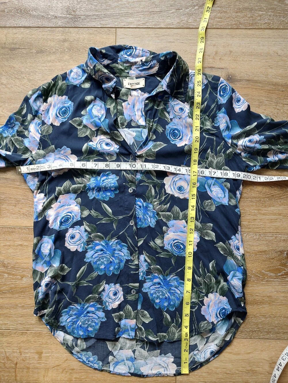 L'Agence Camille Floral Hi-Low Blouse 3/4 Sleeve Collar V Neck Blue Roses M - Picture 10 of 11